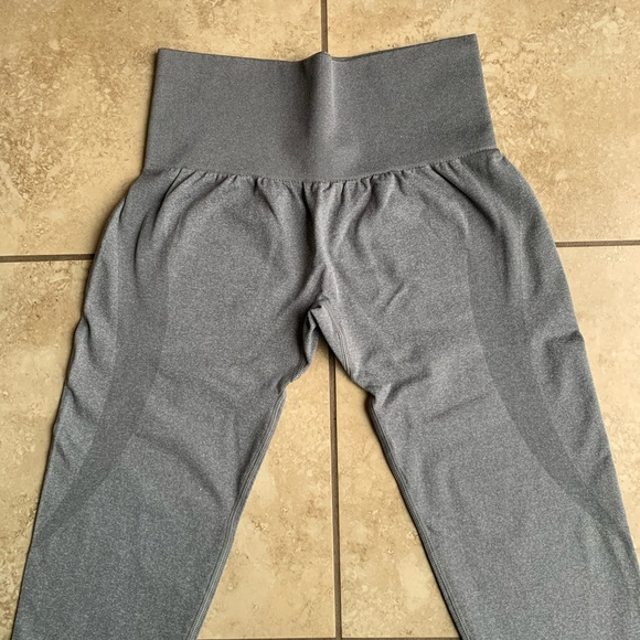 NVGTN booty contour lookalike leggings - Picture 4 of 4